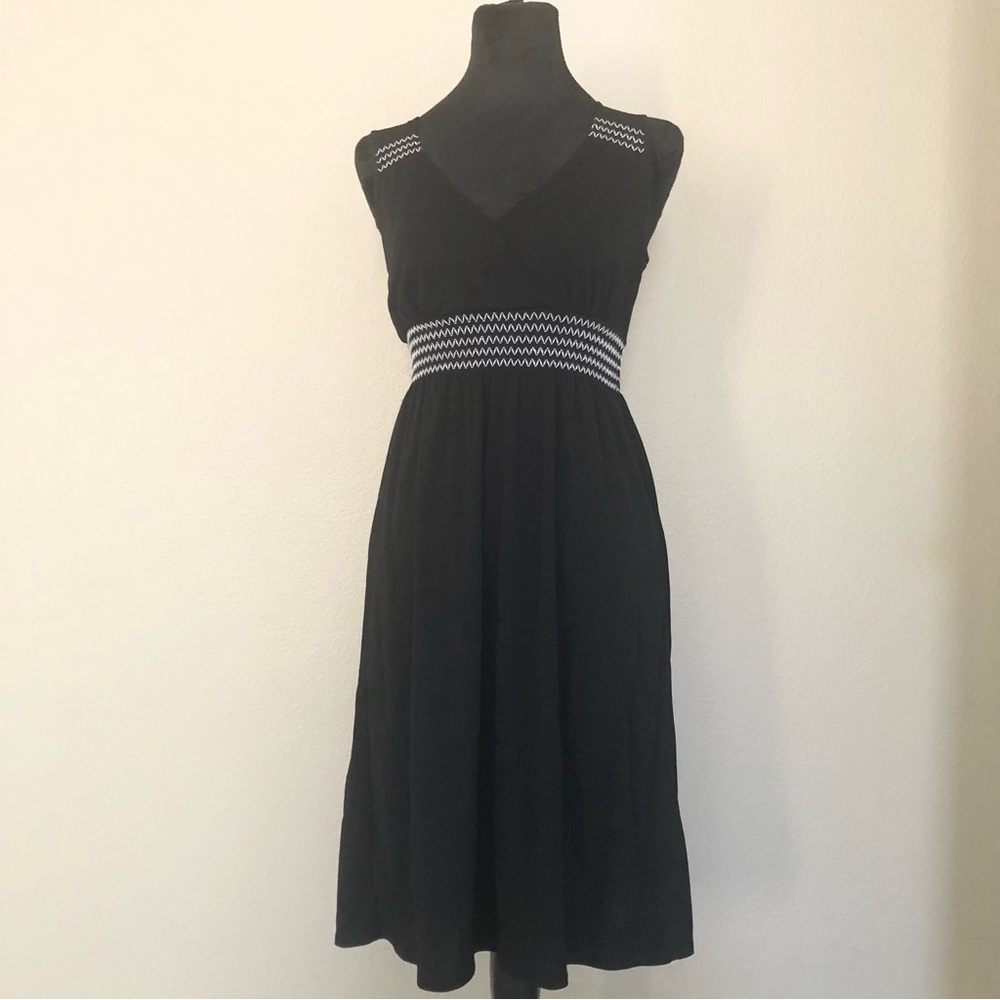 Elegant Black Sleeveless Dress
